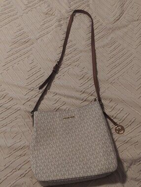 Michael Kors Signature Logo Crossbody Bag White / Vanilla & Tan